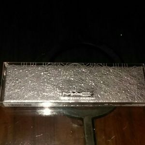 M.A.C snow ball eyeshadow palette